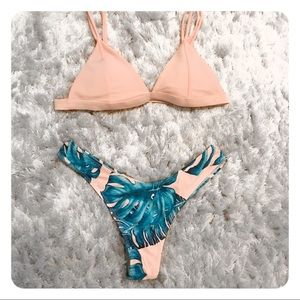 Very pretty peach and teal bikini set, size Large